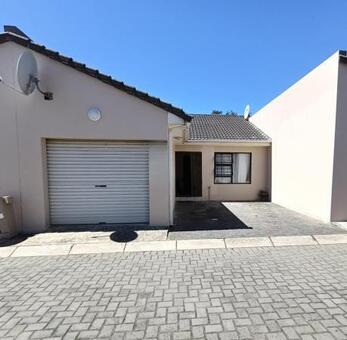 2 Bedroom Townhouse in Gonubie