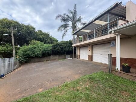 2 Bedroom Apartment in Athlone Park