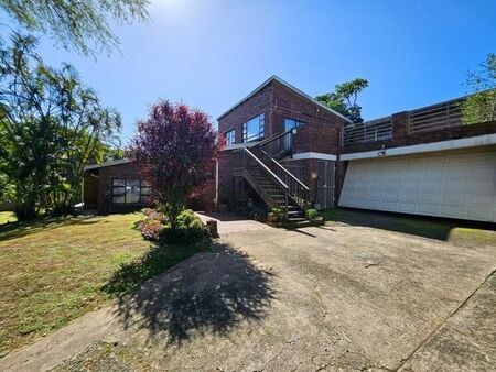 6 Bedroom House in Amanzimtoti