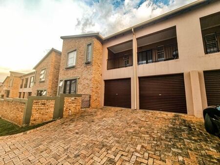3 Bedroom Townhouse in Wilgeheuwel