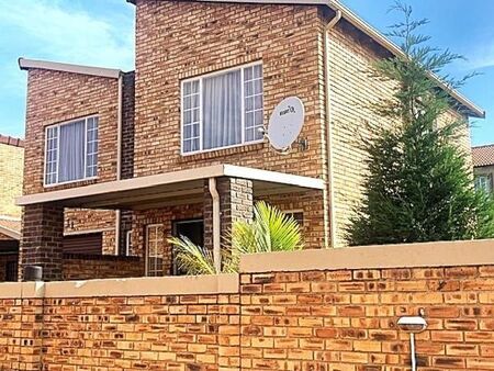 3 Bedroom Townhouse in Willowbrook