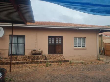 2 Bedroom House in Roodepoort Central