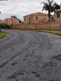 2 Bedroom House in Roodepoort North