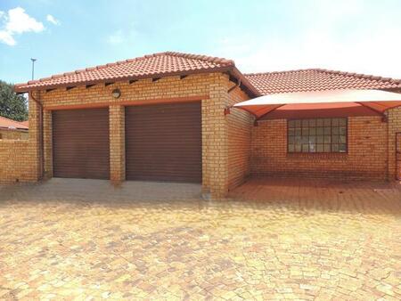 3 Bedroom Townhouse in Eike Park