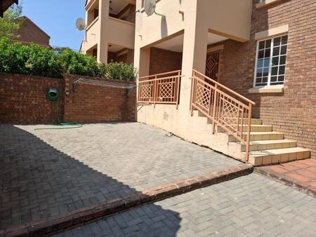 2 Bedroom Apartment in Mooikloof Ridge