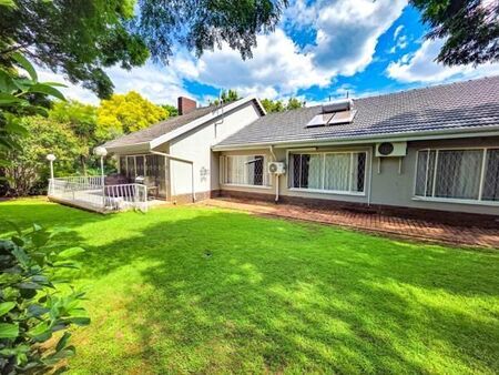 4 Bedroom House in Lynnwood Glen