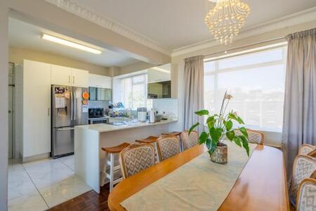 3 Bedroom Apartment in Essenwood
