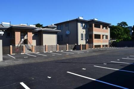 2 Bedroom Flat in Greenwood Park