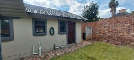 2 Bedroom cottage to rent in Rooihuiskraal, Centurion