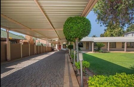 4 Bedroom House in Noordheuwel