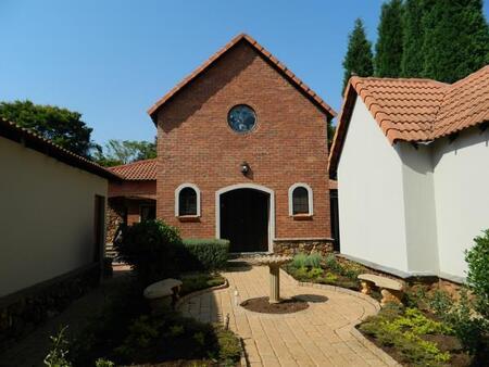 4 Bedroom House in Silver Lakes Golf Estate