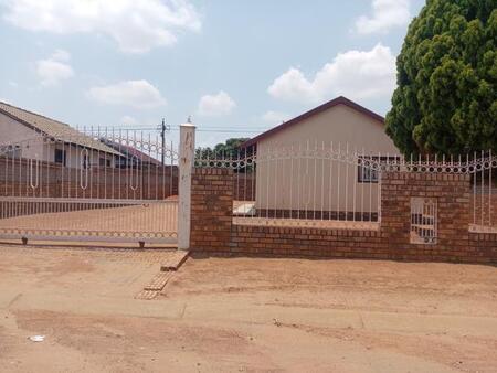 2 Bedroom House in Mabopane