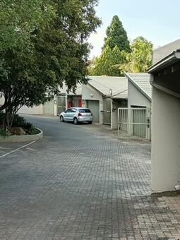 3 Bedroom Apartment in Bryanston
