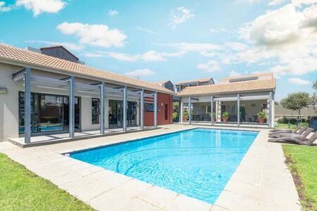 2 Bedroom Apartment in Fourways