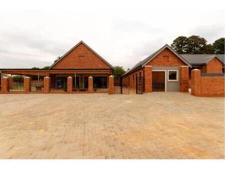 2 Bedroom Townhouse in Benoni Ah