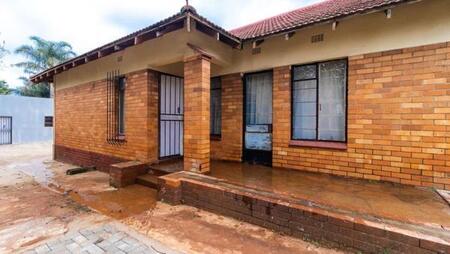 3 Bedroom House in Rhodesfield