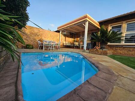 3 Bedroom Townhouse in Glen Marais