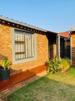 2 Bedroom House in Daveyton