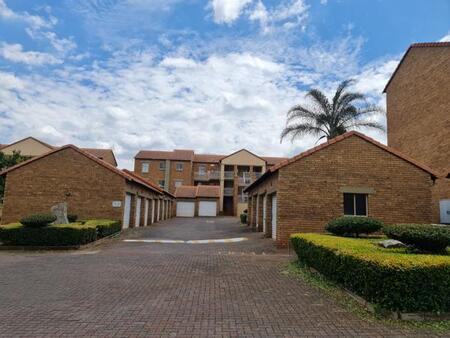 2 Bedroom Apartment in Die Hoewes