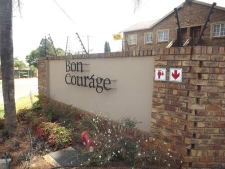 2 Bedroom Apartment in Die Hoewes