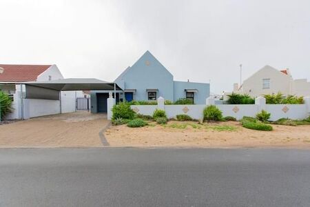 3 Bedroom House in Port Owen