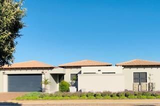 4 Bedroom House in Langebaan Country Estate