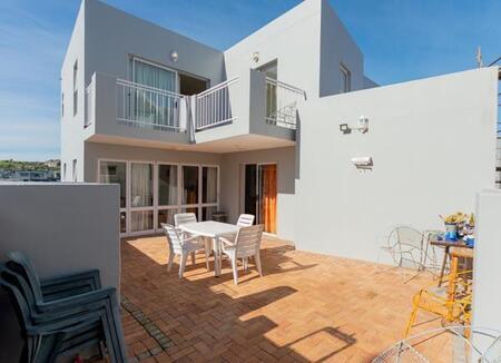 4 Bedroom House in Waterfront