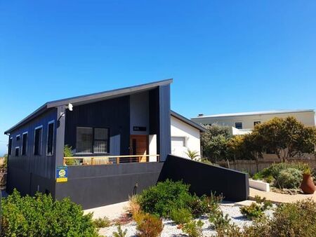 3 Bedroom House in Pringle Bay