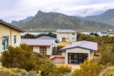 1 Bedroom House in Pringle Bay