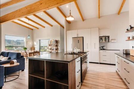 5 Bedroom House in Pringle Bay