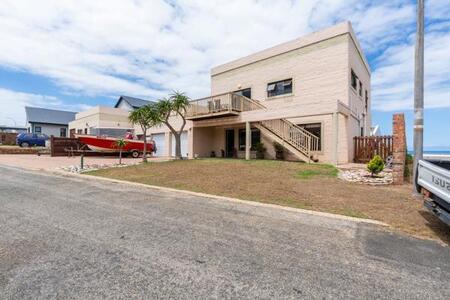 4 Bedroom House in Dana Bay