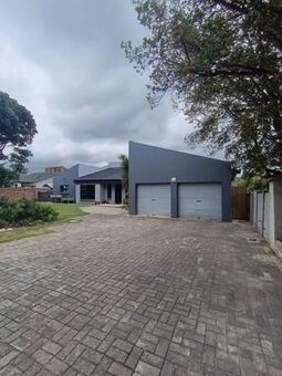 3 Bedroom House in Loerie Park