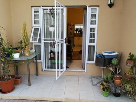 2 Bedroom Apartment in Burgundy Estate