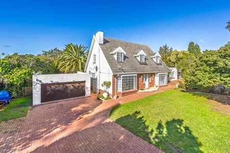 4 Bedroom House in Bergsig