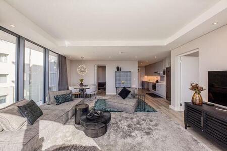 2 Bedroom Apartment in Foreshore