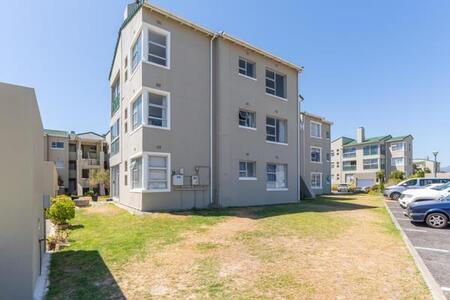 2 Bedroom Apartment in Greenways