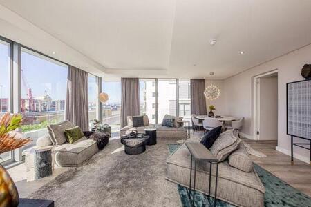 2 Bedroom Apartment in Foreshore
