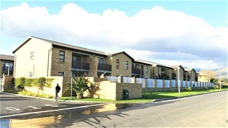 2 Bedroom Apartment in Fairview Golf Estate