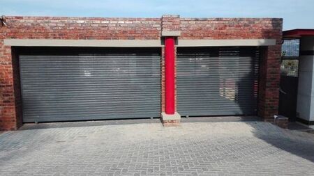 4 Bedroom penthouse to rent in Helderkruin, Roodepoort