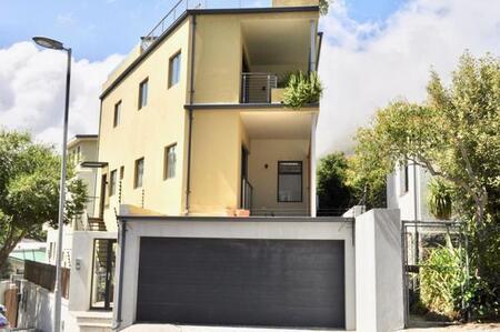 3 Bedroom Apartment in Higgovale