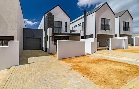 2 Bedroom Townhouse in Stellenbosch Central