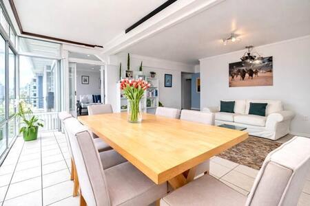 2 Bedroom Apartment in Mouille Point