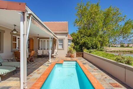 2 Bedroom House in Boschenmeer Golf Estate