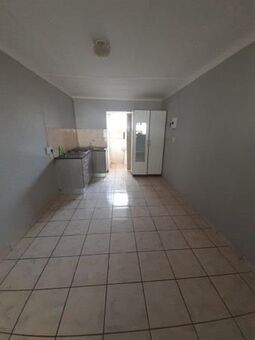 1 Bedroom Apartment in Louis Trichardt