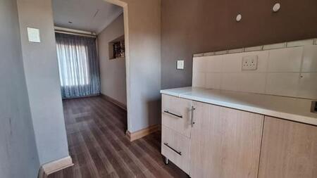 Studio apartment in Mahwelereng