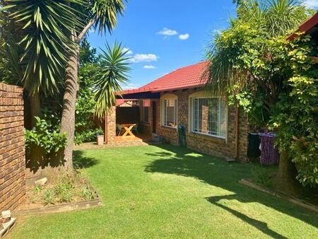 2 Bedroom Simplex in Weltevreden Park