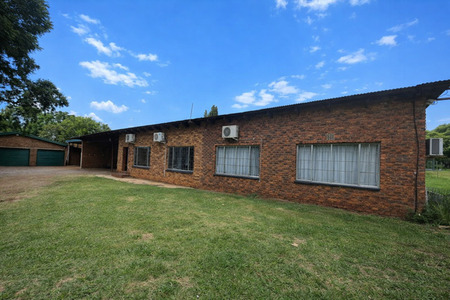 4 Bedroom House in Roodeplaat