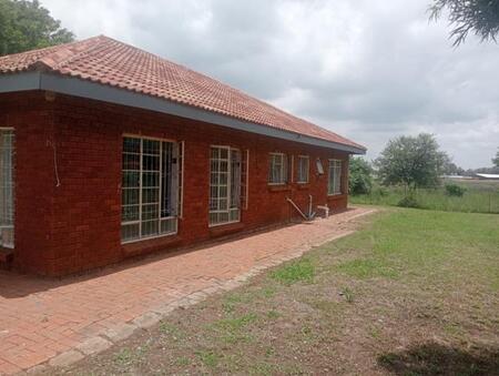 4 Bedroom House in Kameeldrift West