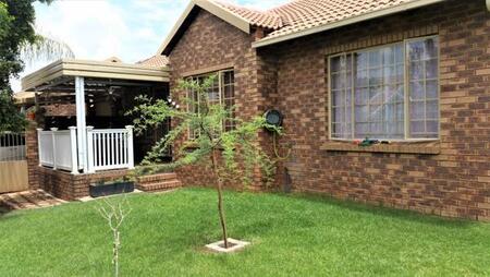 3 Bedroom Simplex in Equestria