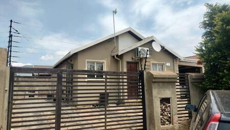 3 Bedroom House in Mahube Valley